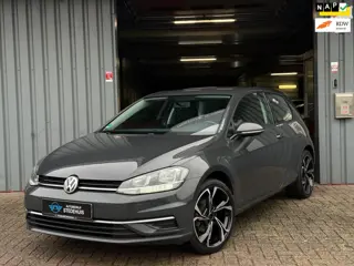Volkswagen GOLF 1.0 TSI 110 pk Highline Nw APK | PDC 18 inch Velgen