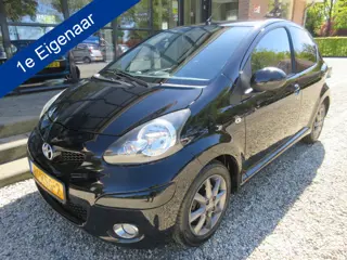 Toyota Aygo Dynamic Navigator airco (bj 2011)