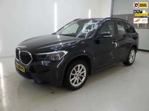 BMW X1 SDrive18i Executive Edition / Vol-leder / Full-Navigatie / PDC / ECC / 17"LMV / LED / ORIG-NL