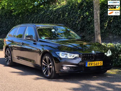 BMW 3-serie Touring 320i LCI Apple CarPlay Adaptieve Cruise Camera Sport Stoelen KeyLess Lm Velgen C