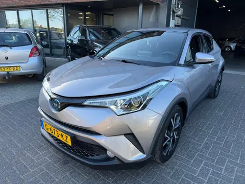 Toyota C-HR 1.8 Hybrid Dynamic TREKHAAK NAVI CAMERA CRUISE STOELVERWARMING ORIG NL NAP