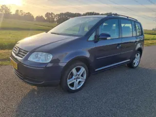 Volkswagen Touran 2.0-16V !!!! 7 personen