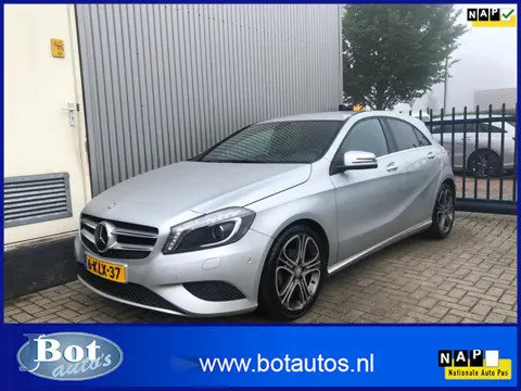 Mercedes-Benz A-klasse 180 Edition XENON / TREKHAAK / CRUISE CONTROL / AIRCO / SENSOREN V+A / LMV