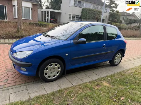 Peugeot 206 1.4-16V, Airco, Elektrische ramen, NAP label, in nieuwstaat, APK 12-06-2026.