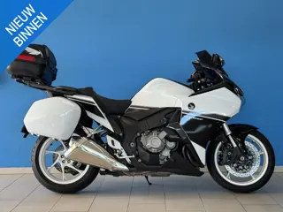 Honda VFR 1200 F DCT ABS | Lees de Tekst! | TomTom | Top Koffer | Zijkoffers | Originele uitlaat | O