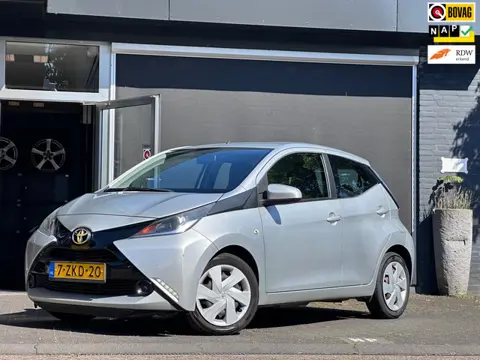 Toyota Aygo 1.0 VVT-i x-play ORGINEEL NL / CAMERA / AIRCO / ELEKT RAMEN