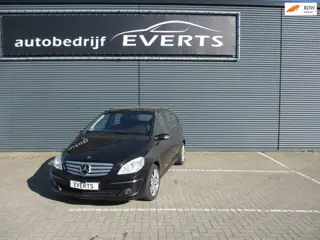 Mercedes-Benz B-klasse 200 benzine scherpe meeneem prijs heeft rechts iets schade zie foto rijd norm