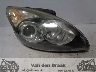 Hyundai i30 CW 1.6 16V 2008-2012 Koplamp rechts