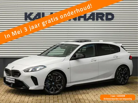 BMW 1-serie M135 xDrive - Pano - Trekhaak - Head-Up - Harman Kadon - Driving Ass