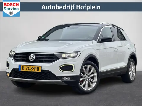 Volkswagen T-Roc 1.5 TSI Sport | Airco | Carplay | Camera | Parkeersensor voor/achter | Winter-pakke