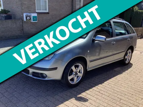 Skoda Fabia Combi 1.4-16V Spirit+ nieuwe apk 4-2027 weinig km