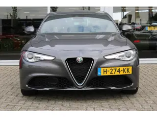 Alfa Romeo Giulia 2.0T Super | Veloce interieur | Stuur\stoel verwarming | Xenon | Regen\lichtsensor
