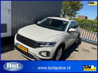 Volkswagen T-Roc 1.5 TSI Life Business NAVI / CAMERA / SENSOREN V+A / TREKHAAK / NETTE STAAT