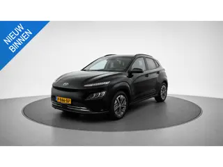 HYUNDAI KONA EV PREMIUM 64 KWH (100% SOH) I P-CAMERA I STOELVERWARMING I WARMTEPOMP I APPLE CARPLAY