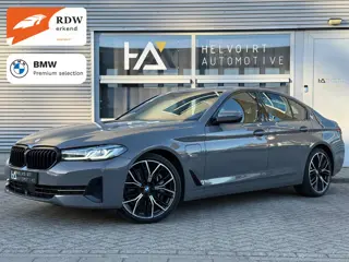 BMW 5-serie 545e xDrive M | LASER | TREKHAAK | H&K