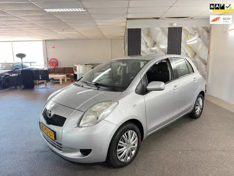 Toyota Yaris 1.3 VVTi Sol MMT Automaat,Airco,E-Ramen,Parksensor,N.A.P,Trekhaak,2 sleutels+boekjes,To