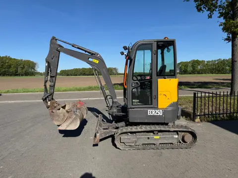 Volvo ECR25D (bj 2023)