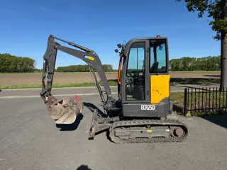 Volvo ECR25D (bj 2023)