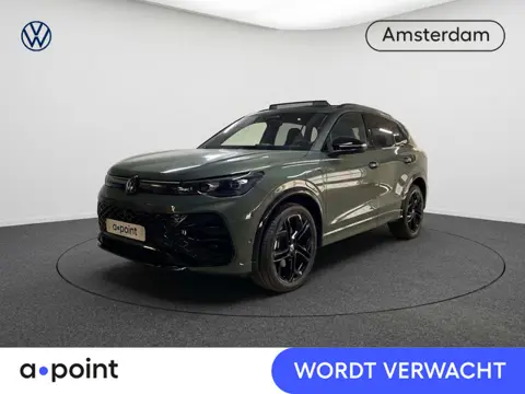 Volkswagen Tiguan 1.5 eHybrid R-Line Edition 204 pk Automaat (DSG) | Navigatie | Panoramadak | Parke