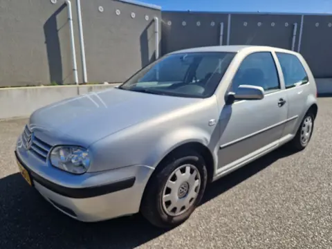 Volkswagen Golf 1.6 (bj 2000, automaat)