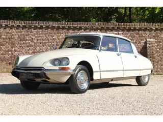 Citroën DS20 Pallas "Beige Albatros" You would buy the Pallas just for the history file alone!, File