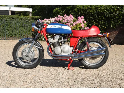 MV Agusta 750 S "The hand-built Superbike" Restored-rebuilt by Alan Docking Racing as a tribute to r