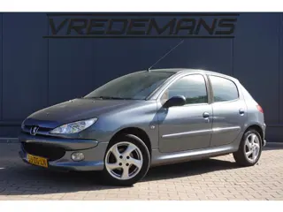 Peugeot 206 1.4 Forever (Nieuwe distributieset!)