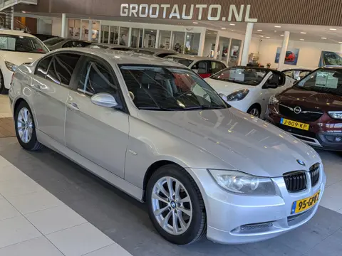 BMW 3-serie 320i Business Line Automaat Airco, Cruise Control, Stuurbekrachtiging