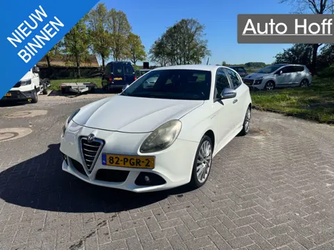 Alfa Romeo Giulietta 1.4 T Distinctive | Autom. Airco | Cruise Control | 18" LMV | Half Leer | Trekh