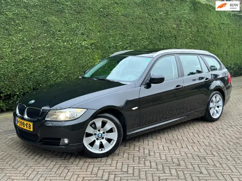 BMW 3-serie Touring 318i High Executive /AUT/XENON/PANO/KEYLESSGO & ENTRY/