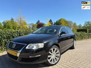 Volkswagen Passat 1.6 FSI Highline , Clima / Cruise / Leder / Navi-Multimedia / Isofix / Pdc / 18" L