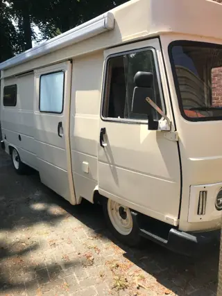 Leuke Peugeot J9 camper uit 1986