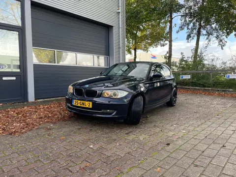 Bmw7500 1 SERIE 118I BUSINESS LINE (bj 2008, automaat)