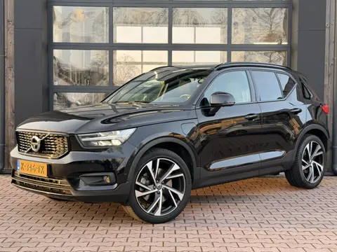 Volvo XC40 1.5 T5 Recharge R-Design | LED | Trekhaak | Pano | Stoelverwarming voor & achter | Stuurv