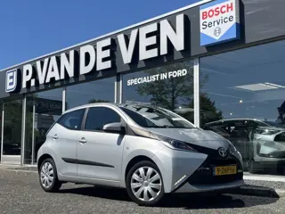 Toyota Aygo 1.0 VVT-i x-play | Camera | Android Auto, Apple Car Play Smartphone Integration by Pione