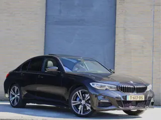 BMW 3-serie 330e M Sport Individual | Citrinschwarz | Laser | Pano | Harman/Kardon | Zeer compleet