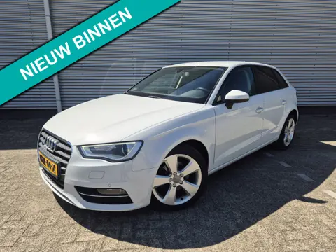 Audi A3 SPORTBACK 1.6 TDI Design Pro Line Plus,Navigatie,Parkeesensoren ,Xenon,17Inch,nwe Distributi