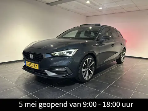 SEAT Leon Sportstourer 1.5 eTSI FR Launch Edition | Panoramadak | Trekhaak | Navigatie | All-season 