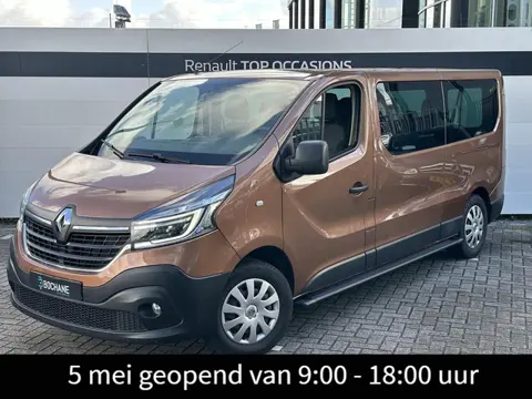 Renault Trafic Passenger 2.0 dCi 120 Grand Zen 9p. | Trekhaak | Parkeersensoren | Apple CarPlay | De