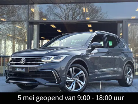 Volkswagen Tiguan 1.5 TSI R-Line Business+ Automaat 150PK | Navigatie | Adaptieve Cruise Control | E