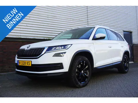 Skoda Kodiaq 1.5 TSI/Wegklapbare trekhaak/Camera/Leer-Stof/ Moon white metallic.