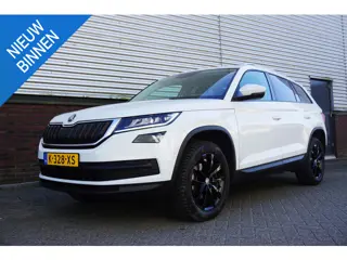 Skoda Kodiaq 1.5 TSI/Wegklapbare trekhaak/Camera/Leer-Stof/ Moon white metallic.