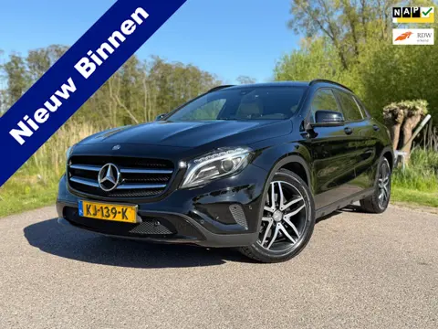 Mercedes-Benz GLA-klasse 250 Automaat / Leder / 18" Velgen / Navi / 2e Eigenaar / Clima / PDC / Crui