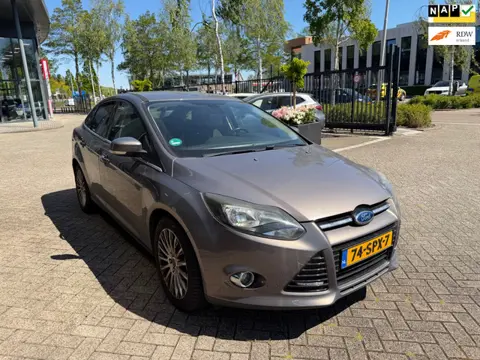 Ford Focus €2250,-1.6 TI-VCT Titanium LEES TEKST GOED !