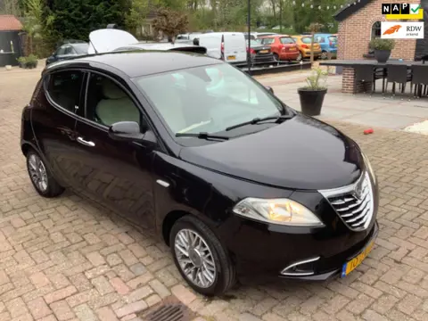 Lancia Ypsilon 0.9 TwinAir Gold nieuwe apk tot 4-2026