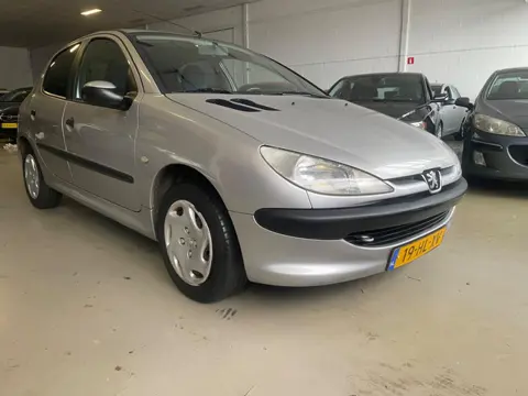Peugeot 206 1.4 XT 99000 km zeer nette auto