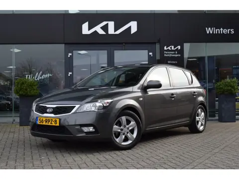 Kia cee'd 1.4 CVVT Seven | Camera | Cruise Control | Airco | Navigatie | Bluetooth |