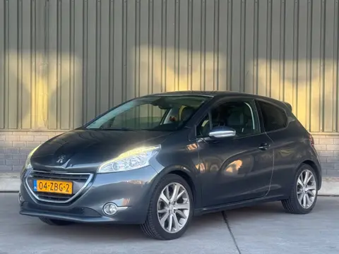 Peugeot 208 1.6 THP Allure / Pano / Leer / 6 Bak
