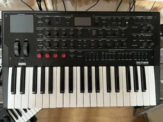 Korg Modwave Wavetable Synthesizer