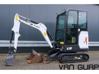 Bobcat E19 | 2023 | 377h | 3 buckets (bj 2023)